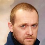 Кровоподтеки и борода сделали звезду сериала 