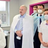 Эксперт о поездках Лукашенко в больницы с коронавирусными пациентами: Пытается восстановить свой имидж