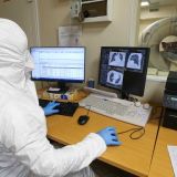 Эксперт назвал категорию устойчивых к COVID-19 людей