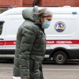 Врач предупредил россиян об опасности при неправильном ношении маски