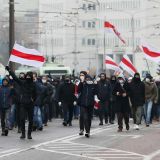 Белорусский дипломат: Протестующих поддерживают тысячи чиновников