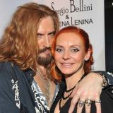 Возлюбленная Джигурды оказалась с детьми в чужой стране без средств: Живет на пособия