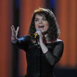 Одичавшая из-за жизни с аборигенами Королева исхудала до костей на вареных бананах