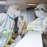 Суточный прирост заразившихся COVID-19 в России снизился