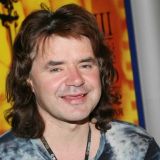 Девочка созрела: красавицу-дочь умершего Осина засняли с парнем