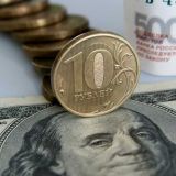 Рубль или доллар: в какой валюте лучше хранить деньги в 2021 году