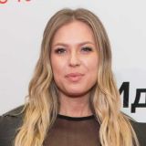 Дакота улетела в отпуск с бывшим мужем и любовником: Шведская семья