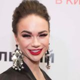 Кошкина потрясла пышным бюстом для возбужденного артиста