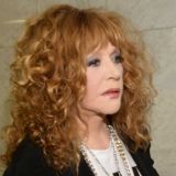 Молодящаяся Пугачева сверкнула формами в прозрачной юбке