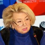 Тарасова отказалась признавать Плющенко тренером после скандала с особняками