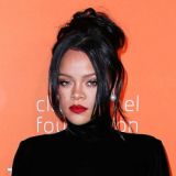 Рианна с заплатками на сосках взбудоражила фанатов