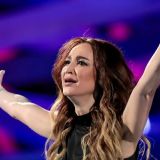 Бузова раздвинула грязные ноги