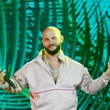 Заскучавшего с семьей Джигана соблазняли отпуском с блудницами