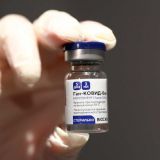 Известный израильский ведущий прилетел в Москву и привился вакциной 