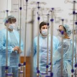 В Роспотребнадзоре предупредили о новых подъемах заболеваемости COVID-19