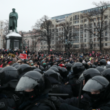 Зараженные коронавирусом пришли на митинг в Москве