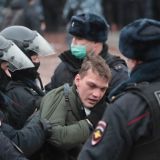 Россиян предупредили о росте числа заболевших COVID-19 после митингов