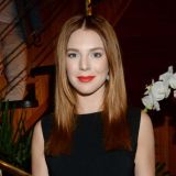 Кормящая мать Подольская в коротких шортиках взбудоражила россиян