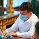 Зеленский сообщил о проблемах с вакцинацией: Киев вынужден стоять с протянутой рукой