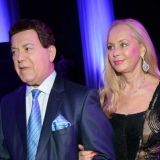 Сын Кобзона будет продавать алкоголь под именем отца