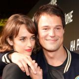 Уверенно ходит: обнародованы трогательные фото подросшей дочери Козловского