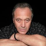 Избранница звезды сериалов выдала любовника за брата и привела в дом