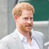 Нож в спину: королева Британии лишает внука  военных титулов