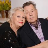 За красивые глаза: Неработающая Поргина получает зарплату из театральной казны