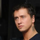 Довольная Толкалина прижалась к Прилучному с кривой губой