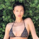 Подразнила народ: 35-летняя Ирина Шейк вывалила грудь 