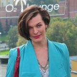 Одетая в грязные отрепья Милла Йовович с треском провалилась