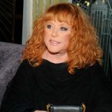 Праздничный наряд Пугачевой рассмотрели под микроскопом: Говорит о превосходстве