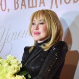 Мадонна всея Руси: Престарелую Успенскую смешали с помоями за торчащие соски