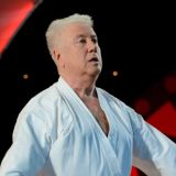 Радостный Винокур уткнулся лицом в грудь Королевой: Наташка соблазняет