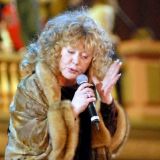 Пугачеву завалило мусором во время танцев под 