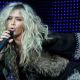 Брежнева в бикини возбудила посетителей пляжа