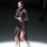 В Сети появилось видео убегающей в слезах Бузовой в свадебном платье со шлейфом