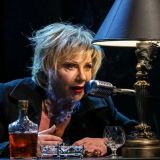 Вид Яковлевой в траурном наряде с бутылкой вызвал шок