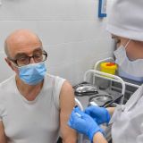 Собянин поддержал инициативу по поддержке прошедших вакцинацию москвичей старшего возраста