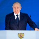 Путин возмутился содержанию учебников: Кто пропускает такие пособия?