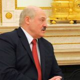 Политологи назвали варианты и сценарии отставки Лукашенко