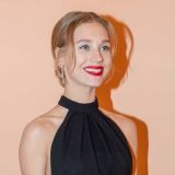 Гениталии из резины: открывшая подарки Асмус испытала шок