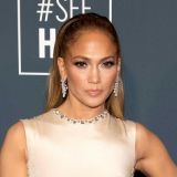 Отказалась от макияжа и дорогих нарядов: появились первые фото Лопес после скандального расставания