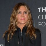 Так и не смог забыть: одинокий экс-муж Дженнифер Энистон спускает состояние на собаку