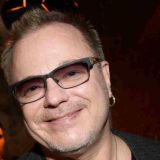 Красный и лысый Владимир Пресняков вызвал оторопь