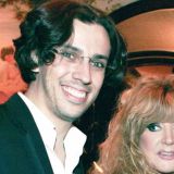 Есть чем гордиться: Галкин показал яйца в присутствии детей