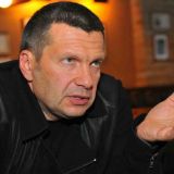 Пенсионеру стало плохо: врач советует не смотреть передачи Владимира Соловьева 