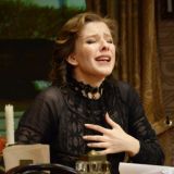 Почувствовала боль: Беременная Арзамасова разрыдалась на публике