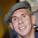 Извращенец Панин вышел на улицу без трусов средь бела дня: Здесь же дети!