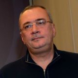 Счастливого Меладзе сняли в компании двух красоток